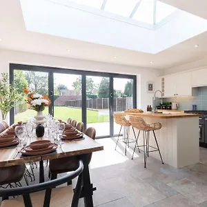 Lythwood House Holiday home