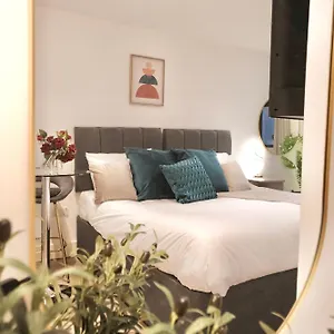 luxury-studio-near-ocean-village-private-parking-smart-tv.bournemouth-hotels.org/